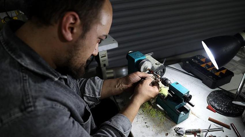 Nevşehirli genç atölyeye çevirdiği garajında hobisini ustalığa dönüştürdü