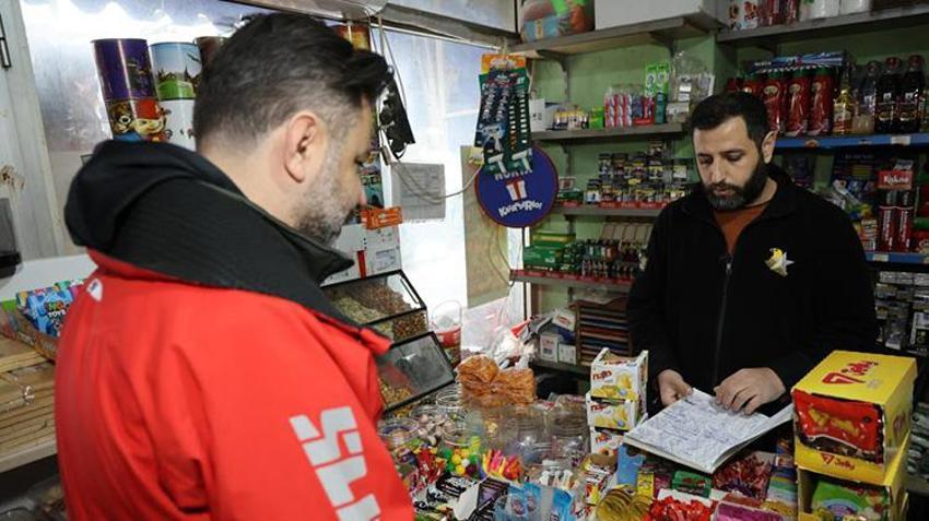Gurbetçiden Adana’ya bayram hediyesi: 50 bin liralık veresiye defterini tek seferde kapattı!