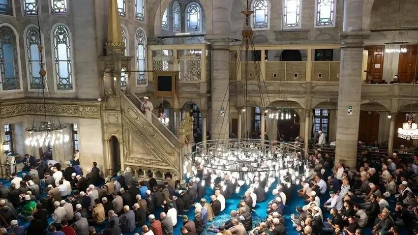 Kadir Gecesinde Kılınacak Nafile Namazlar: Teheccüd, Tesbih ve Diğer Sünnet Namazların Kaç Rekat Kılınacağı ve Ayrıntılı Kılınışları