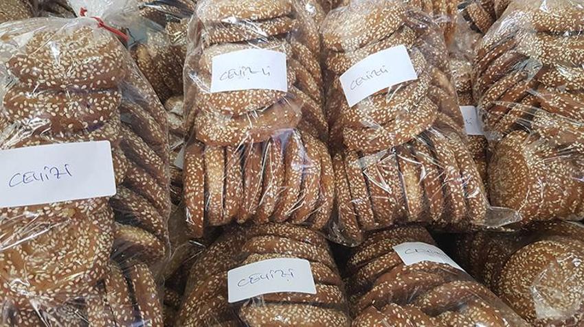 Gaziantep'te imece usulü pişiriliyor, bayram boyunca bayatlamıyor! İslahiye'de kömbe mesaisi başladı