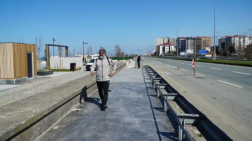 Rizeli 'Buz Adam' spor tutkusuyla görenleri şaşırtıyor! 5 yıldır yaz-kış demeden Karadeniz’in dondurucu sularında yüzüyor!