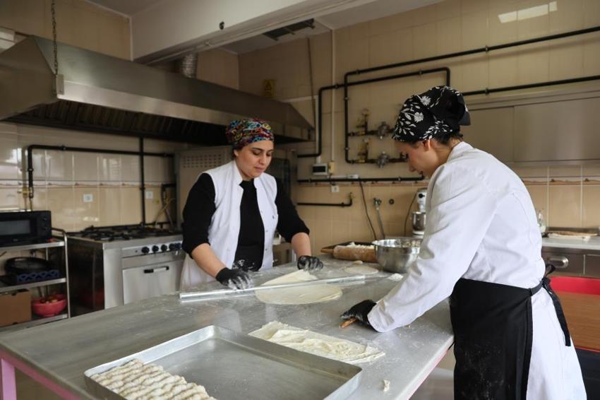 Diyarbakırlı kadınlar hazırlıyor! Doğal malzemelerle yapılan ürünlere sipariş yağıyor