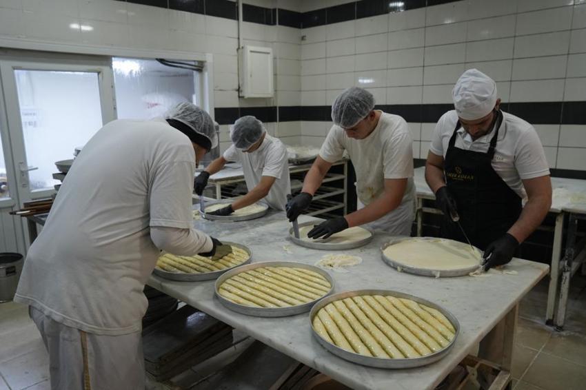 Gaziantep’te bayram mesaisi başladı: Günlük üretim 20 tona çıktı, Avrupa’dan sipariş yağıyor!
