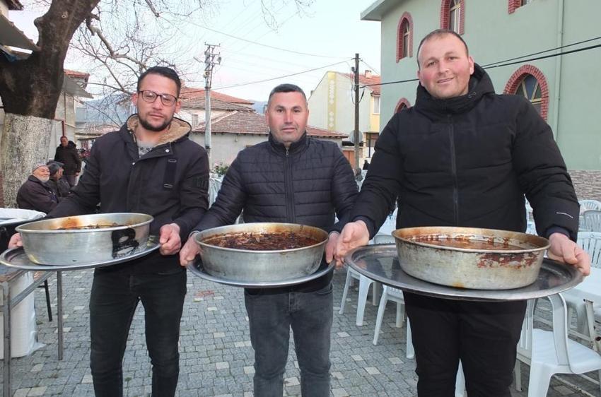 Balıkesir'de gelenek bozulmadı: Yüzlerce kişi toplandı