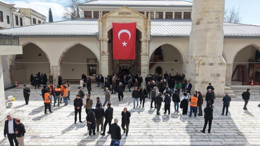 6 Şubat depremlerinde hasar görmüştü! Kahramanmaraş Ulu Cami yeniden ibadete açıldı