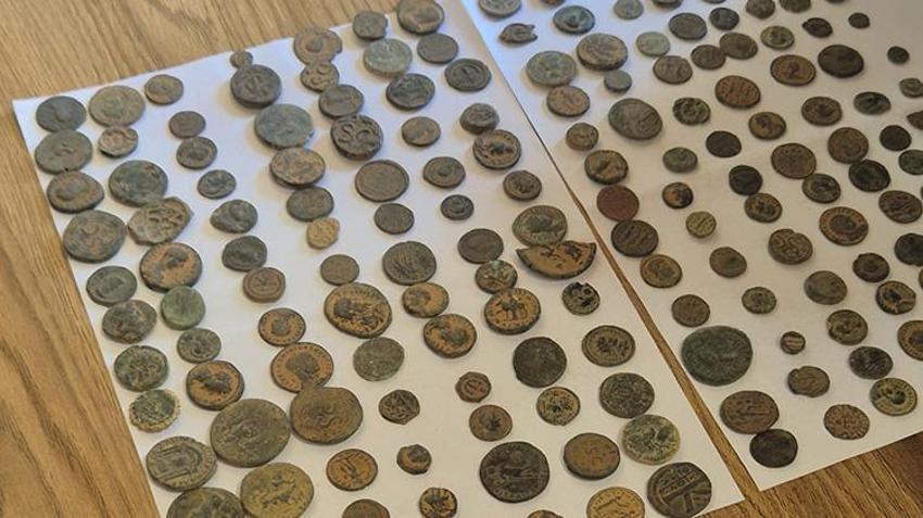 İzmir'de tarihi operasyon! Tam 7 bin 550 parça tarihi eser son anda kurtarıldı: Şoför kabinindeki gizli bölme ele verdi
