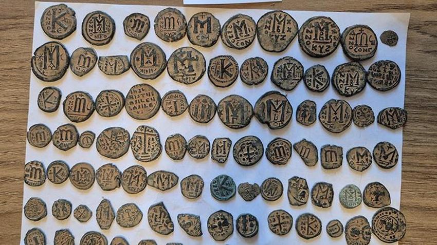 İzmir'de tarihi operasyon! Tam 7 bin 550 parça tarihi eser son anda kurtarıldı: Şoför kabinindeki gizli bölme ele verdi