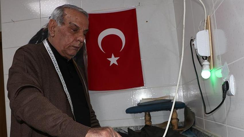5 yıl önce yerleştiği huzurevini üretim merkezine dönüştürdü! Yarım asırlık mesleğini artık gönüllü yapıyor