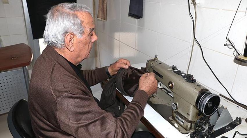 5 yıl önce yerleştiği huzurevini üretim merkezine dönüştürdü! Yarım asırlık mesleğini artık gönüllü yapıyor