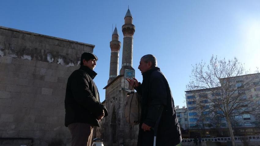 Sivas'ın göbeğinde herkes mendil satıyor sanıyor, gerçek işini duyan şaşkına dönüyor
