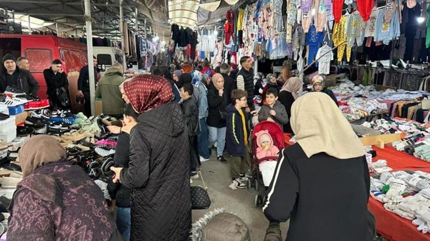 Samsun'da semt pazarları doldu taştı! Bayram öncesi vatandaşlar tezgahlara akın etti