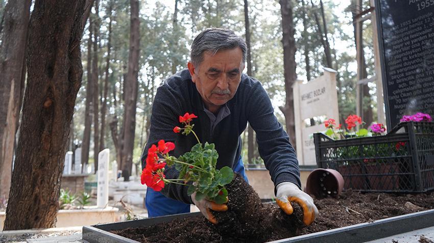 Türkiye'de ilk kez Antalya'da yapıldı! Mezarlara özel paket 1.500 liradan başlıyor
