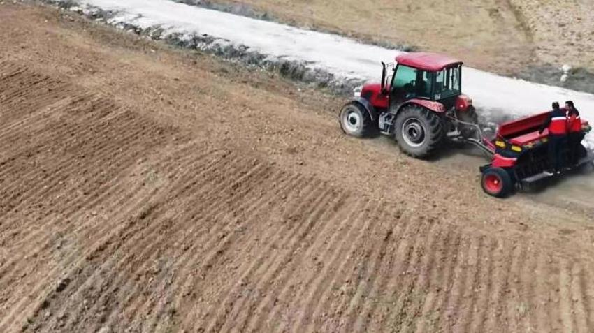 Kütahya'da alternatif ürünle çiftçinin geliri artacak! 2 bin 500 dekar alanda ekim başladı