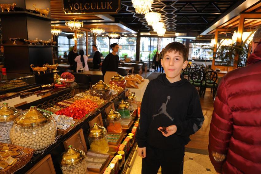 Ramazan Bayramı öncesi Kahramanmaraş'ta tezgahlar şeker ve çikolatalarla süslendi