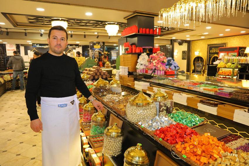 Ramazan Bayramı öncesi Kahramanmaraş'ta tezgahlar şeker ve çikolatalarla süslendi