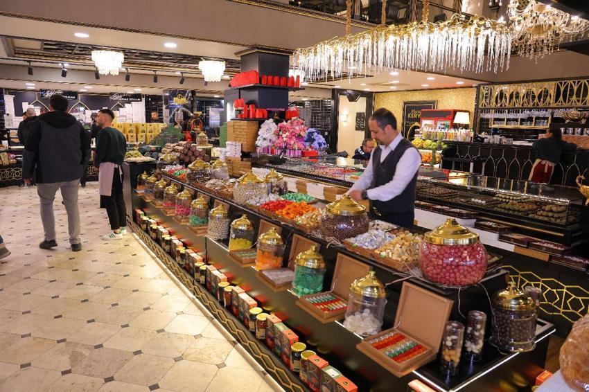Ramazan Bayramı öncesi Kahramanmaraş'ta tezgahlar şeker ve çikolatalarla süslendi