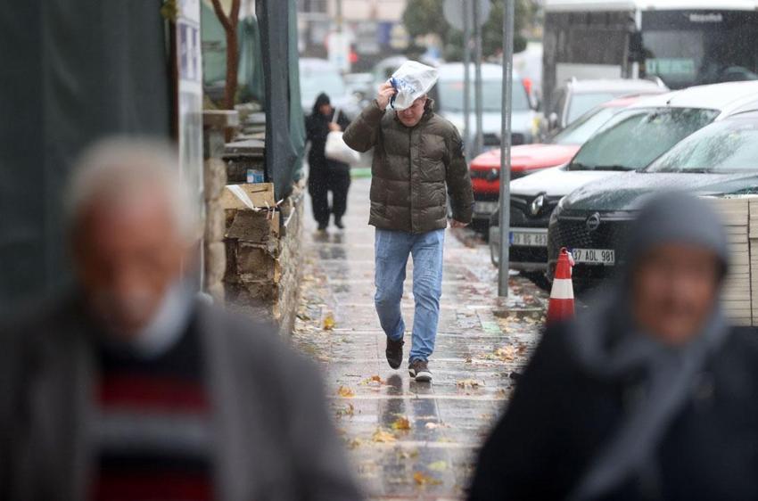 Sıcaklıklar aniden düşüyor sağanak yağışlar geri geliyor! Meteoroloji, valilik ve AKOM'dan uyarılar art arda geldi