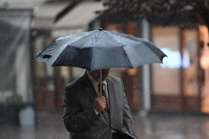Sıcaklıklar aniden düşüyor sağanak yağışlar geri geliyor! Meteoroloji, valilik ve AKOM'dan uyarılar art arda geldi