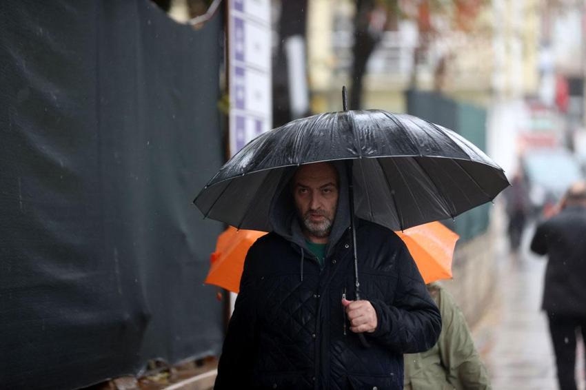 Sıcaklıklar aniden düşüyor sağanak yağışlar geri geliyor! Meteoroloji, valilik ve AKOM'dan uyarılar art arda geldi