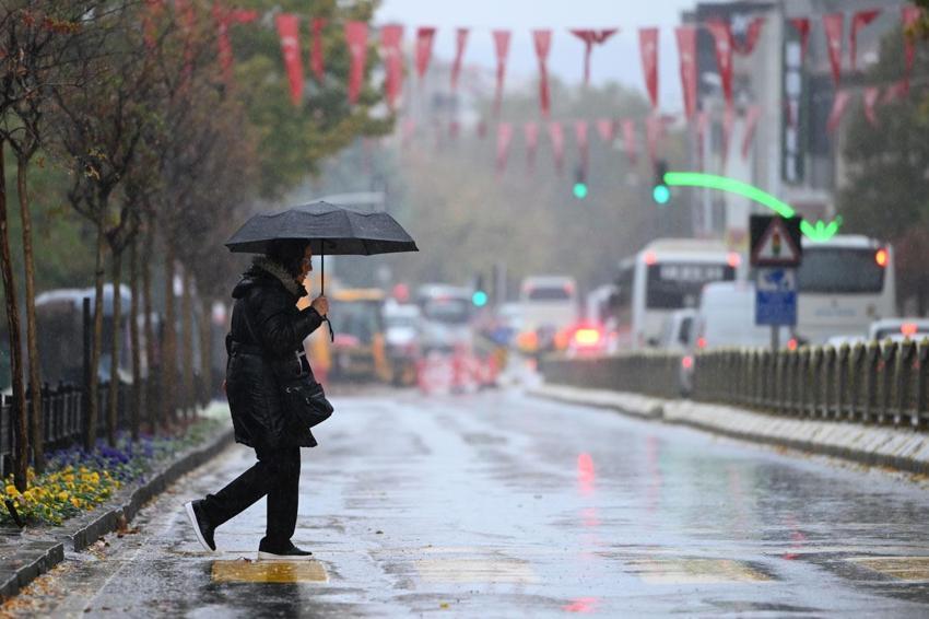Sıcaklıklar aniden düşüyor sağanak yağışlar geri geliyor! Meteoroloji, valilik ve AKOM'dan uyarılar art arda geldi