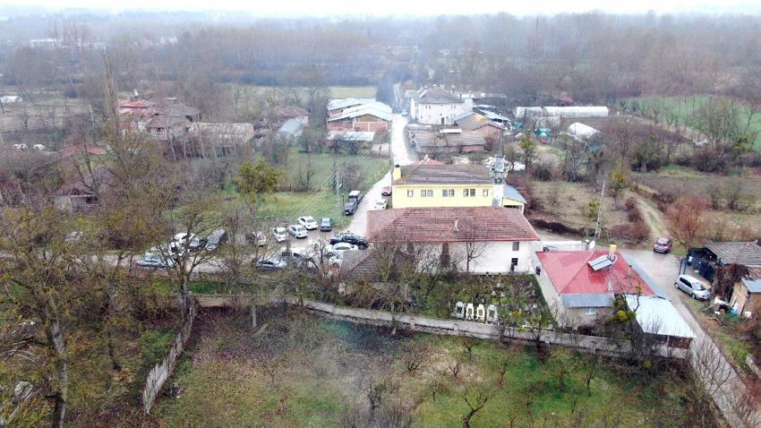 8 asırdır arife günleri ve Regaip kandillerinde gerçekleştirilen 'tekke çorbası' geleneği bu yıl da yaşatıldı