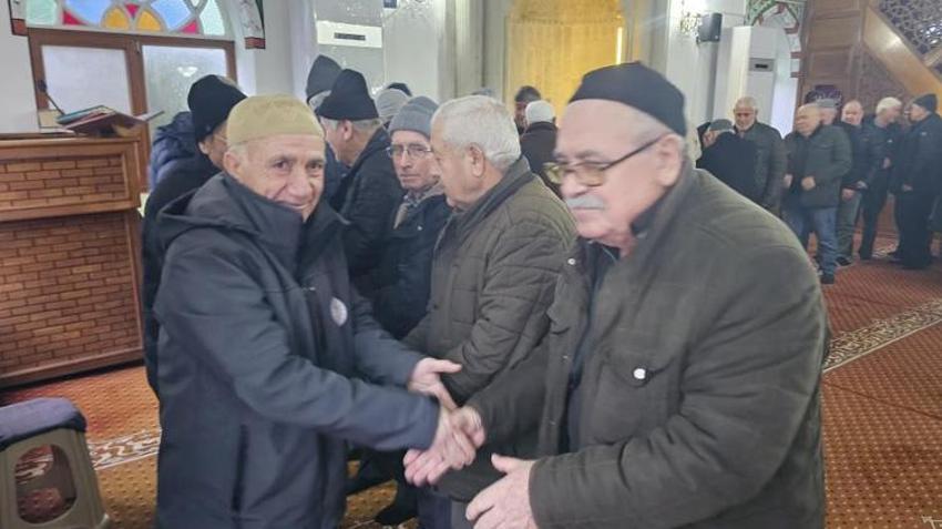 72 yıldır aynı geleneği sürdürüyorlar! Uzun kuyruklar oluştu