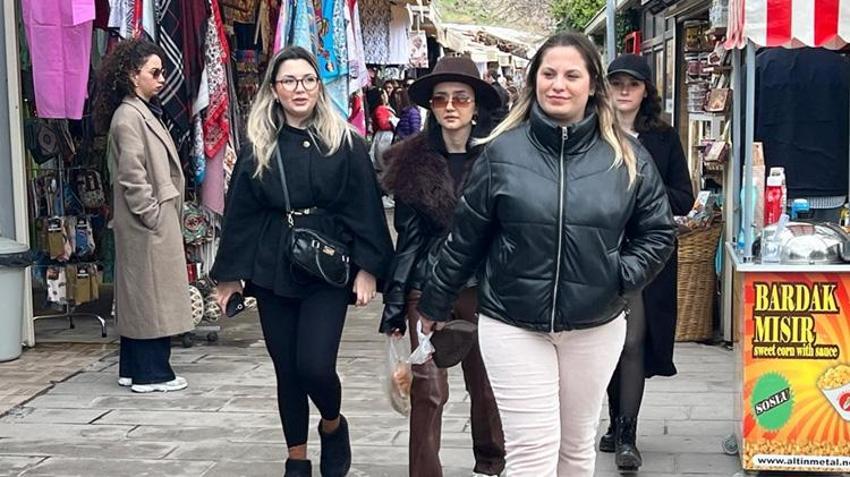 İğne atsan yere düşmez! Doluluk yüzde 80'e ulaştı: Turistler Kapadokya'ya akın etti
