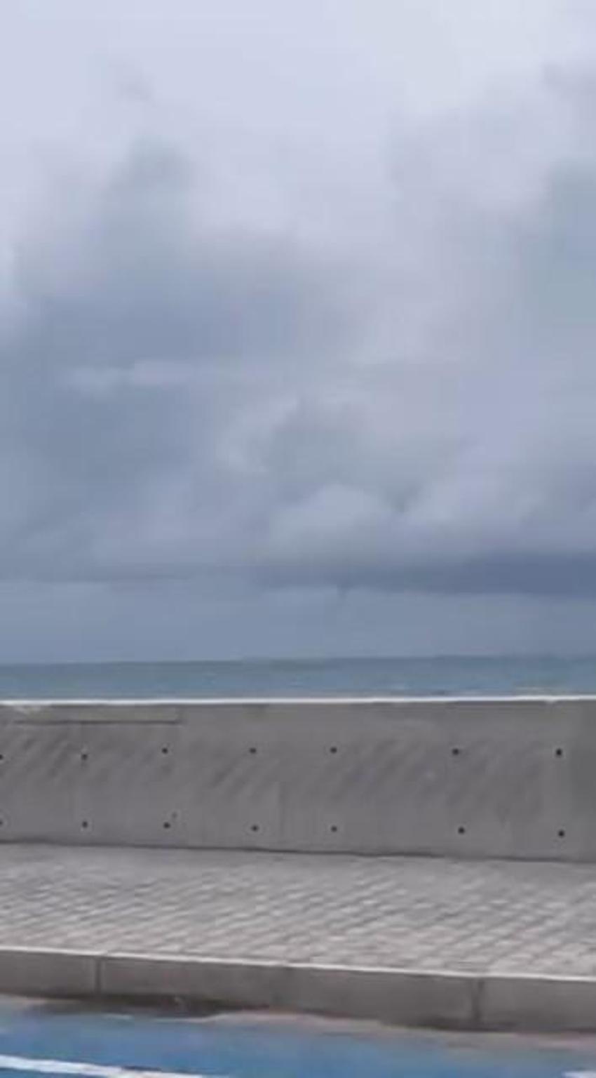 Antalya açıklarında korkutan hortum karaya ulaşmadan kayboldu