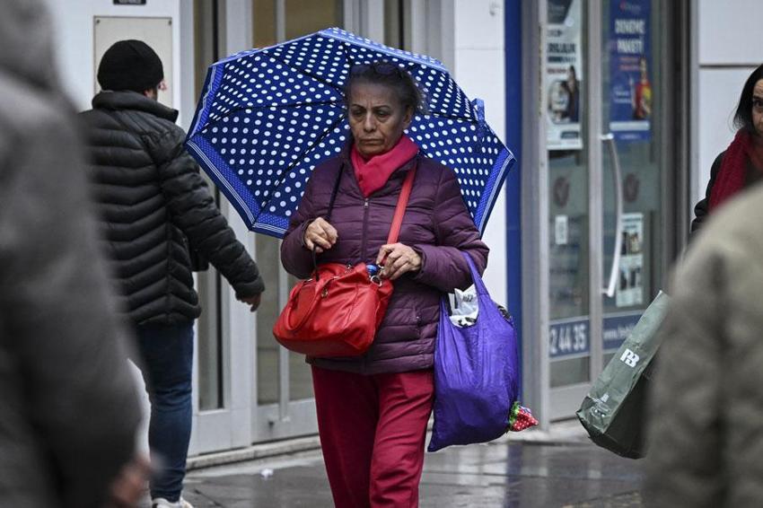 Kar yapışları ve sağanaklar bayram boyunca sürecek: Meteoroloji İstanbul dahil 20 kent için alarm verdi
