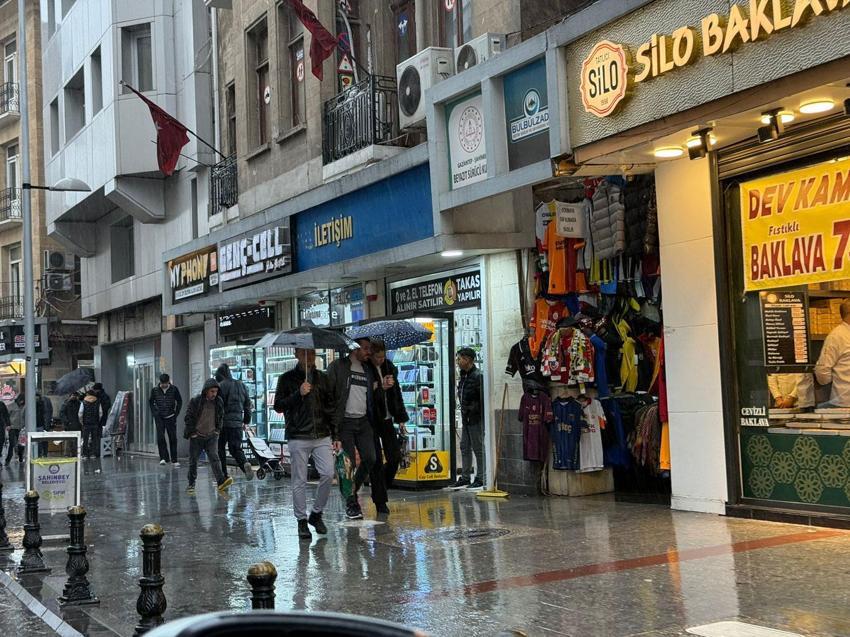 Kar yapışları ve sağanaklar bayram boyunca sürecek: Meteoroloji İstanbul dahil 20 kent için alarm verdi
