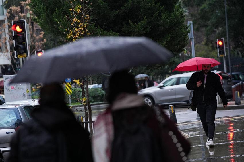 Kar yapışları ve sağanaklar bayram boyunca sürecek: Meteoroloji İstanbul dahil 20 kent için alarm verdi