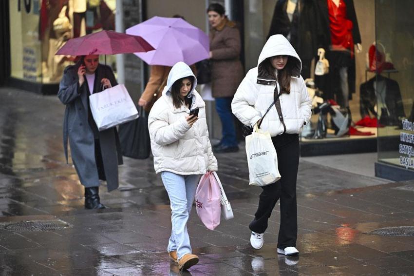 Kar yapışları ve sağanaklar bayram boyunca sürecek: Meteoroloji İstanbul dahil 20 kent için alarm verdi