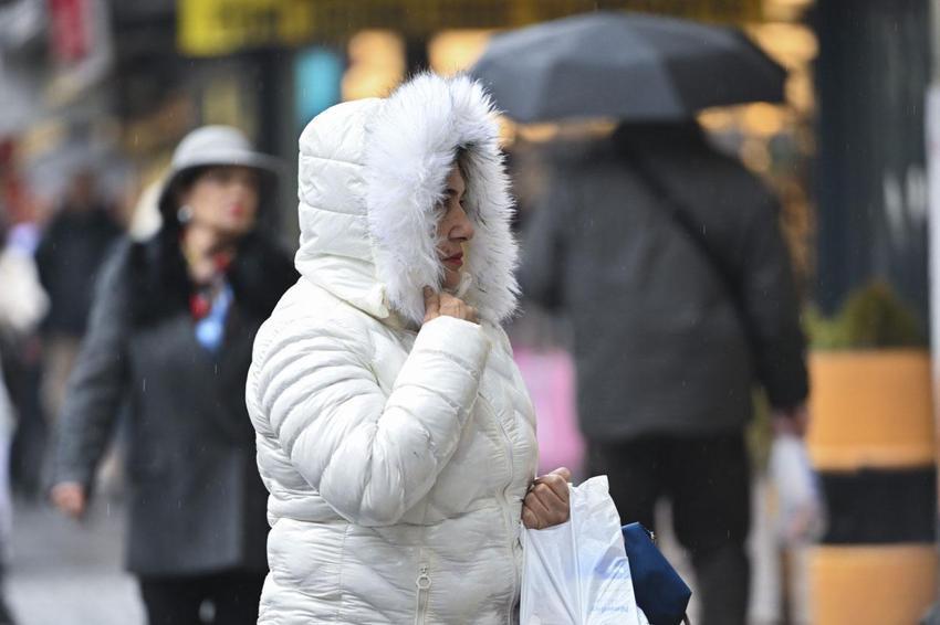 Kar yapışları ve sağanaklar bayram boyunca sürecek: Meteoroloji İstanbul dahil 20 kent için alarm verdi