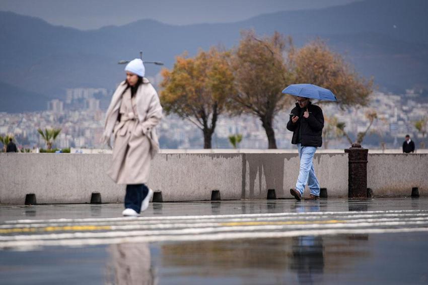 Kar yapışları ve sağanaklar bayram boyunca sürecek: Meteoroloji İstanbul dahil 20 kent için alarm verdi