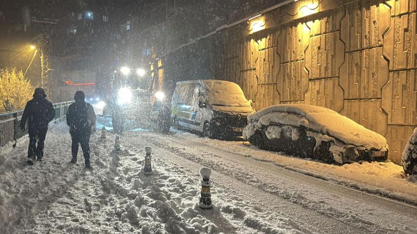 Kar yapışları ve sağanaklar bayram boyunca sürecek: Meteoroloji İstanbul dahil 20 kent için alarm verdi