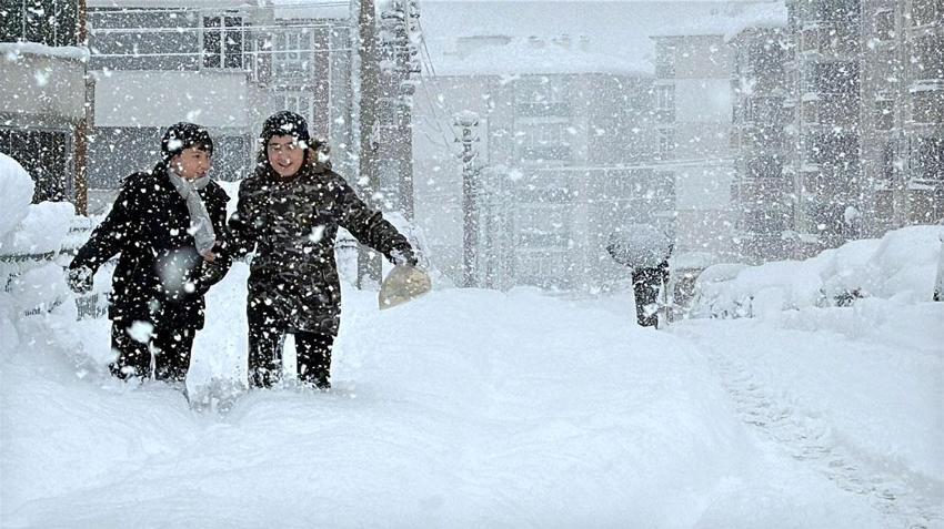 Kar yapışları ve sağanaklar bayram boyunca sürecek: Meteoroloji İstanbul dahil 20 kent için alarm verdi