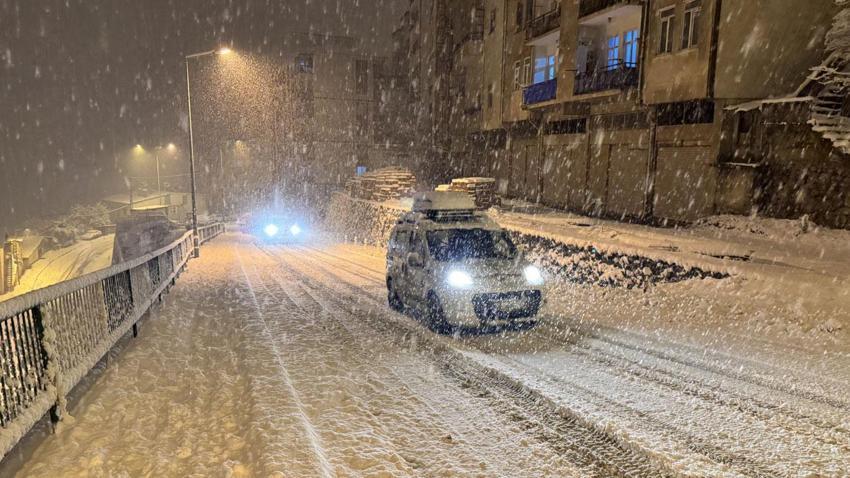 Kar yapışları ve sağanaklar bayram boyunca sürecek: Meteoroloji İstanbul dahil 20 kent için alarm verdi