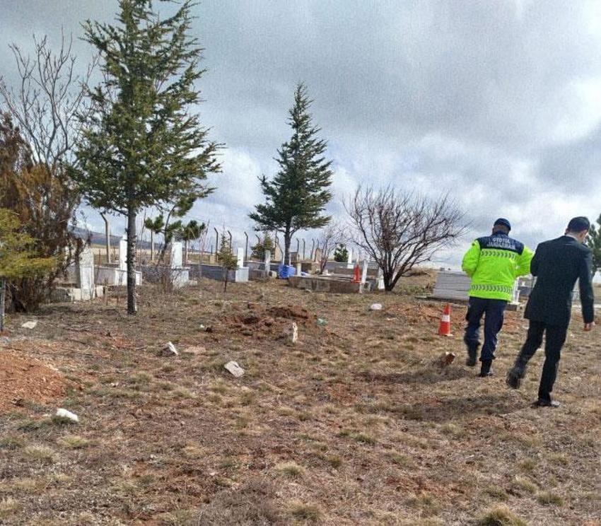 Aksaray’da boşanma aşamasındaki eşini anne ve babasının mezarı başında öldürdü