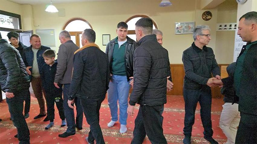 Denizli'de küslerin barıştığı bayramlaşma halkası geleneği yaşatıldı