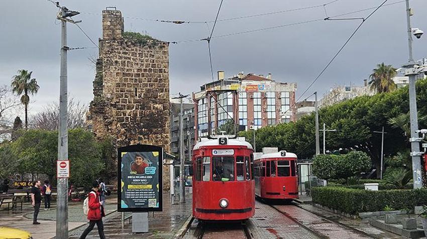 Antalya'da tramvay tehlikesi büyüyor! Kale Kapısının yıkılma riski belediyeyi harekete geçirdi