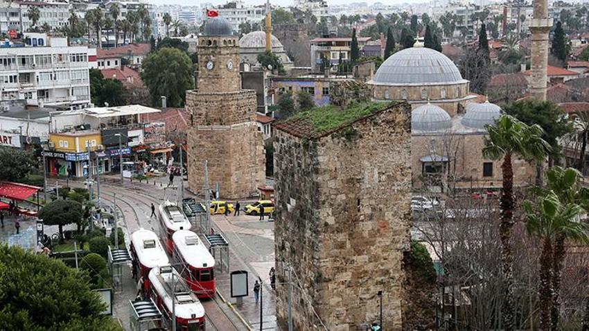 Antalya'da tramvay tehlikesi büyüyor! Kale Kapısının yıkılma riski belediyeyi harekete geçirdi