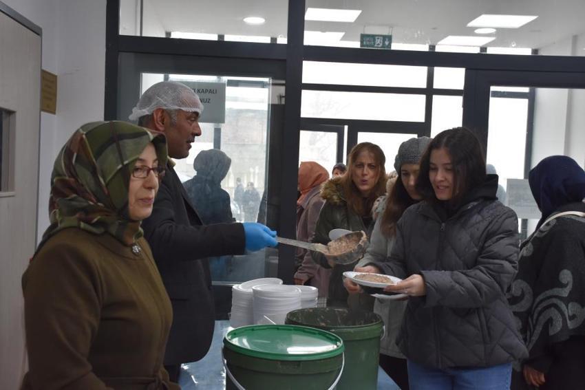 Sakarya'da 117 yıldır devam eden gelenek: Kazanlar kuruldu, binlerce kişiye dağıtıldı