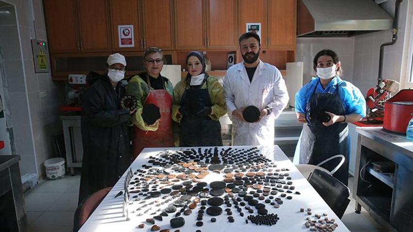 Siyah Obsidyen taşından üretiyorlar: Sarıkamış’tan geliyor doğal aynaya dönüşüyor!