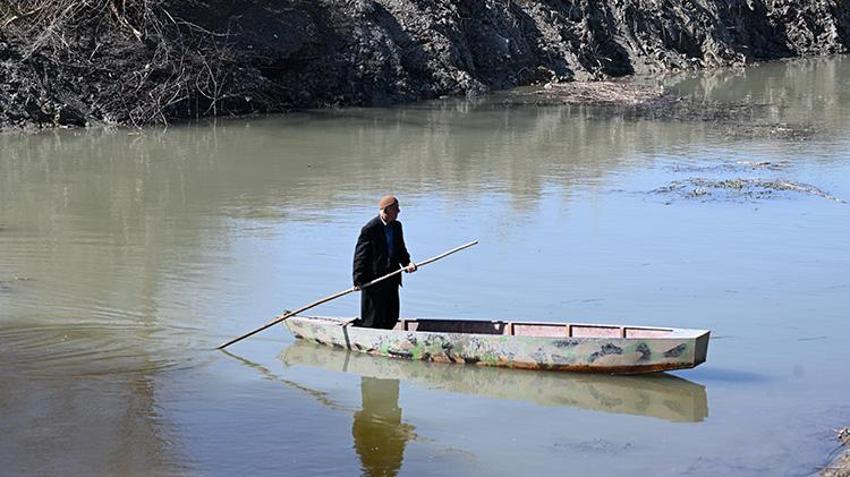 Gavur Gölü su tutunca o da döndü! Yerli Robinson 10 yıl sonra ilk kez kayığıyla göle açıldı