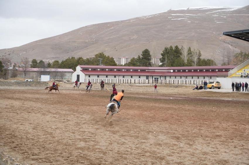 Bayburt'ta bayram coşkusu: Cirit sahaları doldu taştı