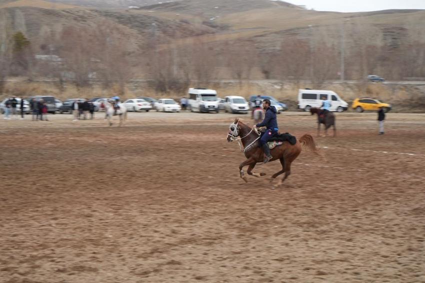 Bayburt'ta bayram coşkusu: Cirit sahaları doldu taştı