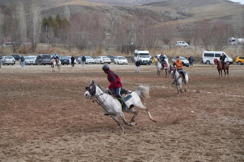 Bayburt'ta bayram coşkusu: Cirit sahaları doldu taştı
