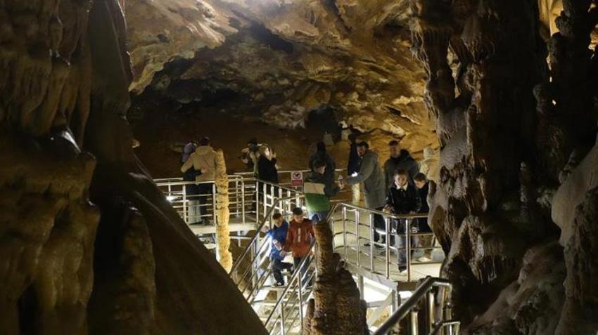 Gümüşhane'nin 'Yeraltı Sarayı' kapılarını açtı! İçeri giren kendini başka dünyada sanıyor
