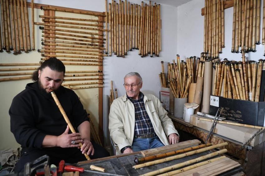 Çukurova'nın sazlıklarından toplayıp çeşit çeşit üretiyor! Arkadaşında gördüğü kitap hayatını değiştirdi