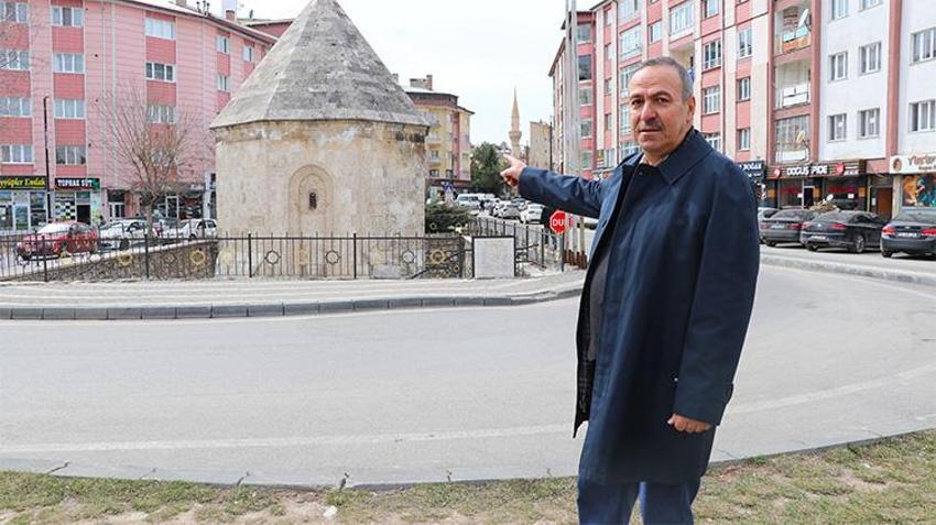 Anadolu'nun en büyüğü! Gün boyu insanlar fark etmeden yanından geçiyor!